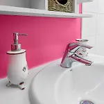 L'escapade De *